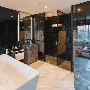 Premier King Suite
